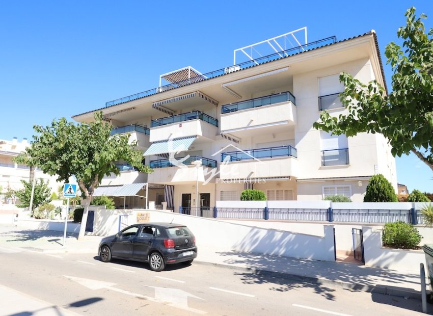 Comprar Apartamento con piscina y cerca del mar en Mil Palmeras, Orihuela Costa. ID: 6349