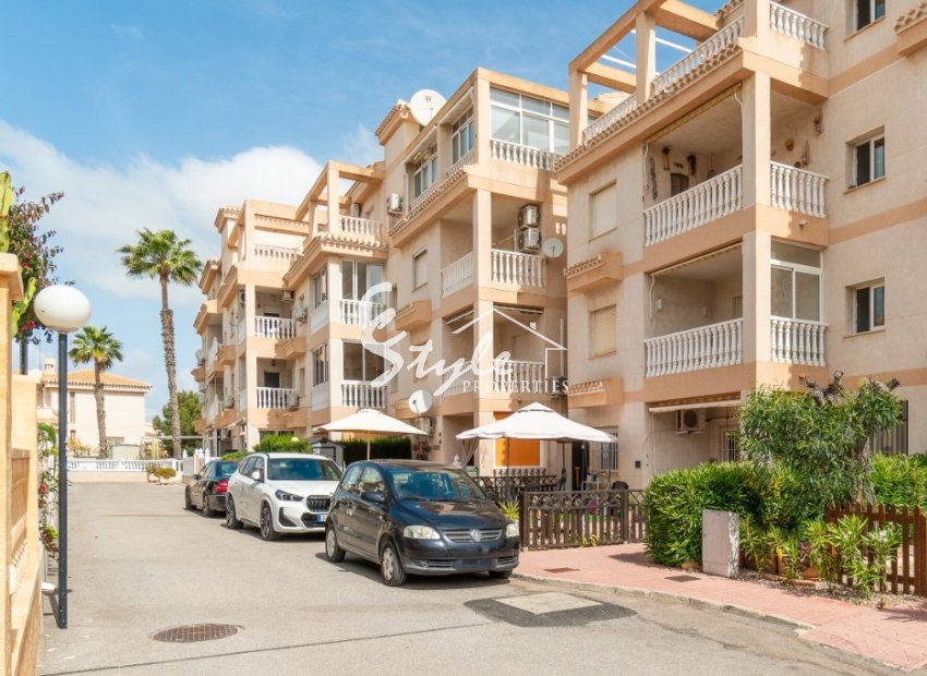 Comprar apartamento con piscina y cerca del mar en Playa Flamenca, Orihuela Costa. ID: 6333