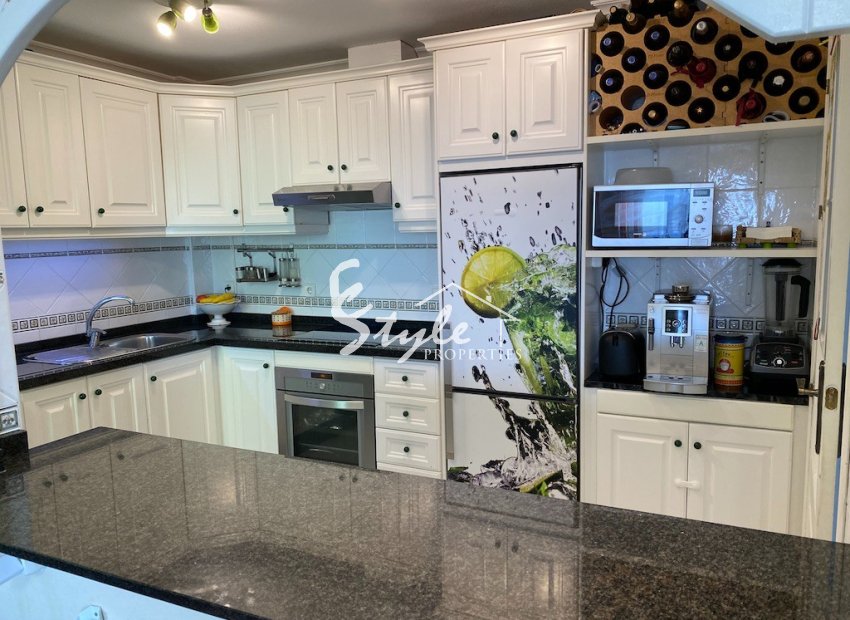 Comprar apartamento en Campoamor Golf cerca del golf. ID 4085