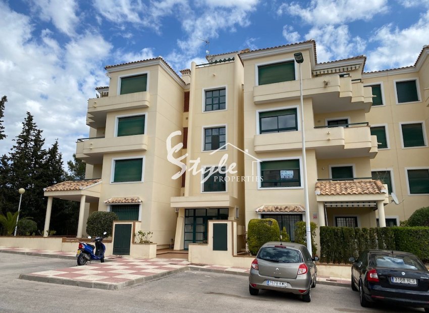 Comprar apartamento en Campoamor Golf cerca del golf. ID 4085