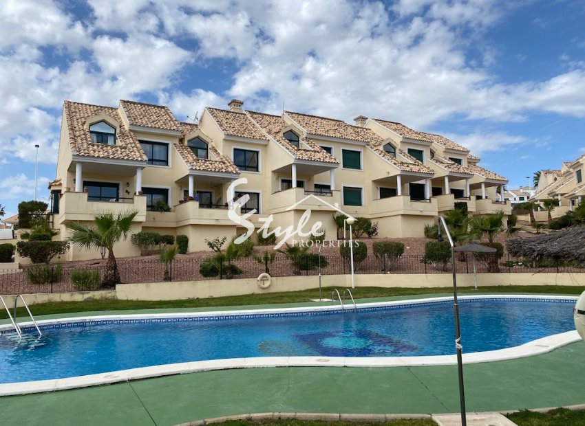Comprar apartamento en Campoamor Golf cerca del golf. ID 4085