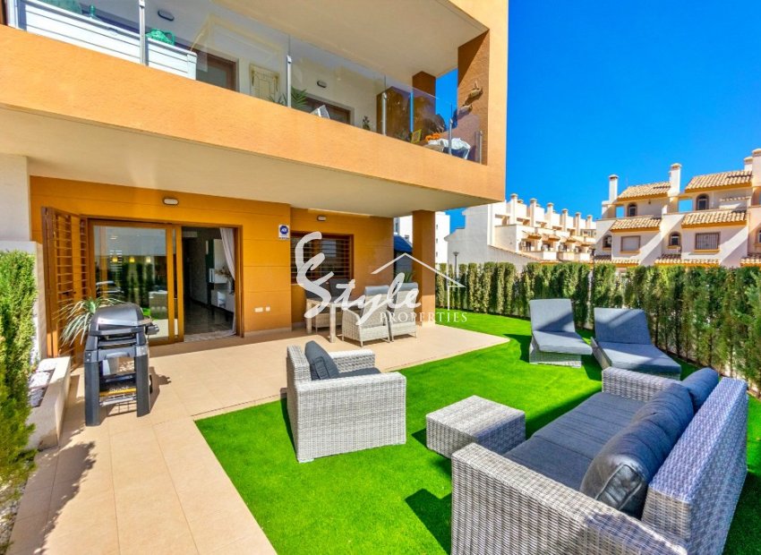 Comprar apartamento planta baja con grande terraza en Villamartin cerca del golf. ID 6163