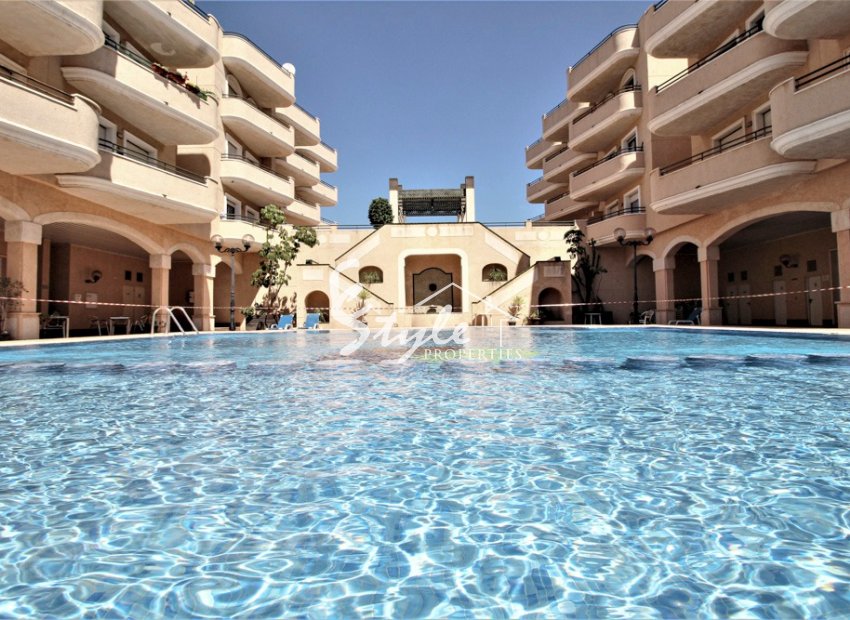 Comprar Apartamentos en Cabo Roig cerca del mar. ID 4094