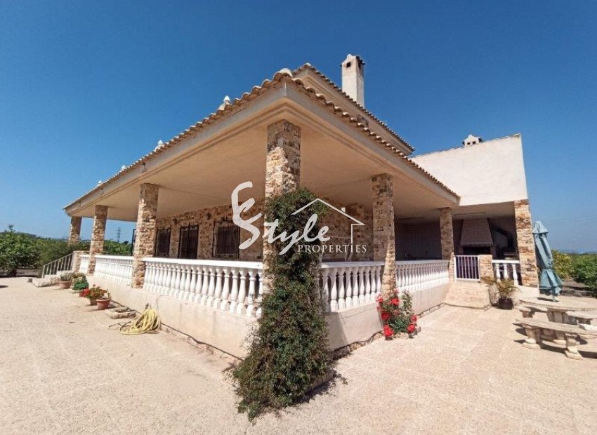 Comprar ?asa de campo de 2 plantas con piscina grande en San Miguel de Salinas al lado del mar. ID 4078