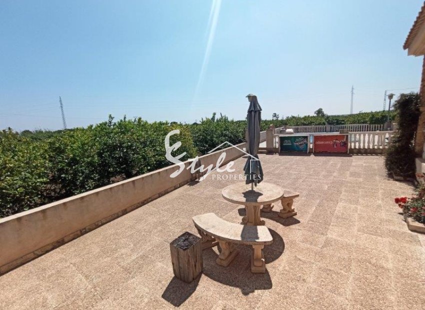 Comprar ?asa de campo de 2 plantas con piscina grande en San Miguel de Salinas al lado del mar. ID 4078