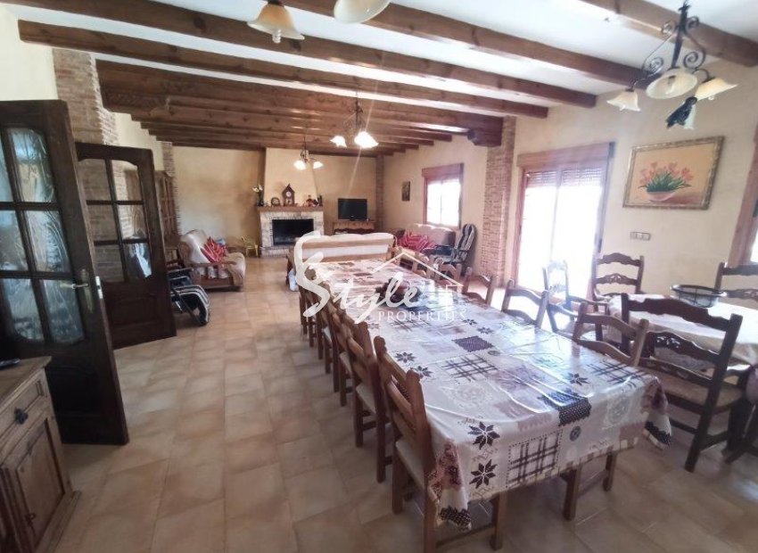 Comprar ?asa de campo de 2 plantas con piscina grande en San Miguel de Salinas al lado del mar. ID 4078