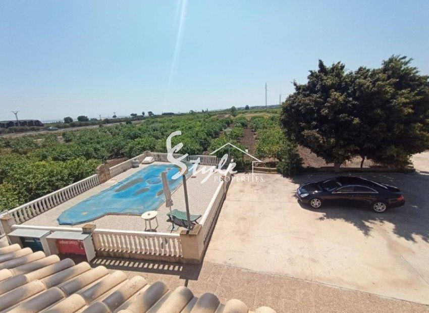 Comprar ?asa de campo de 2 plantas con piscina grande en San Miguel de Salinas al lado del mar. ID 4078