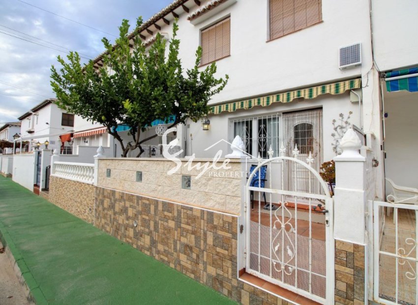 Comprar bungalow al lado de la Lago Jardin,Torrevieja. ID 4290