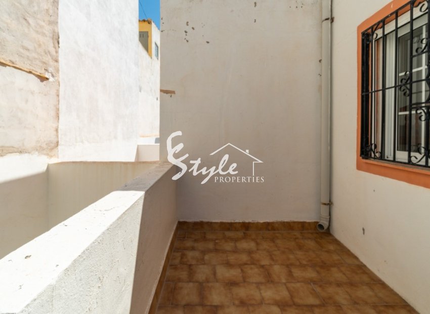 Comprar bungalow con piscina y cerca del mar en Playa Flamenca, Orihuela Costa. ID: 4018