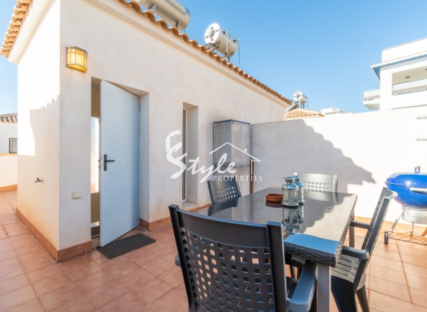 Comprar casa adosada con 3D con piscina y cerca del mar en Playa Flamenca, Orihuela Costa. ID: 4232