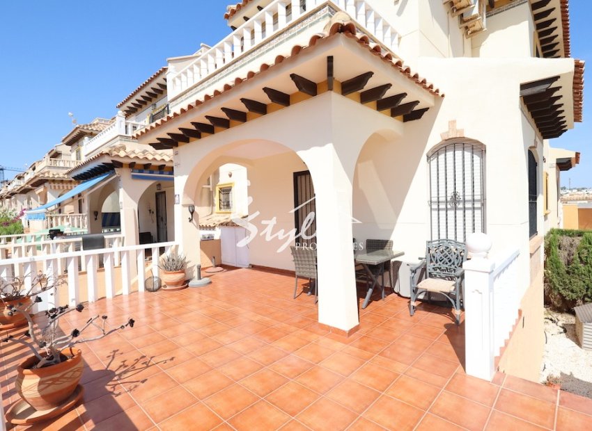 Comprar Casa adosada con jardín privado en venta en Lomas de Cabo Roig, Orihuela Costa ID 6240