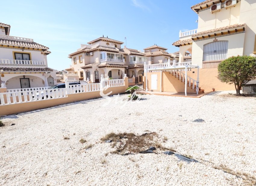 Comprar Casa adosada con jardín privado en venta en Lomas de Cabo Roig, Orihuela Costa ID 6240
