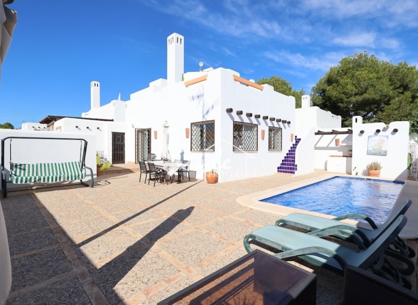 Comprar casa adosada con vistas en Lomas de Campoamor. ID ST-6357