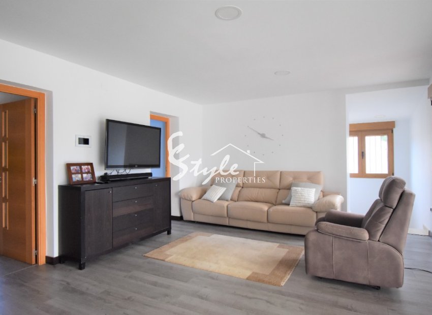 Comprar casa independiente con piscina en Pinar de Campoverde, Costa Blanca, España. ID 4275