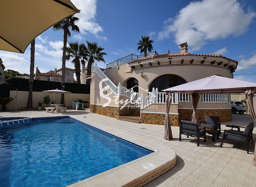 Comprar casa Villa de 3 dormitorios en San Miguel de Salinas al lado del mar. ID 4078