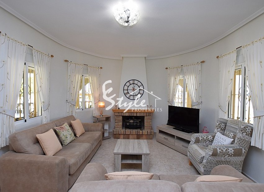 Comprar casa Villa de 3 dormitorios en San Miguel de Salinas al lado del mar. ID 4078