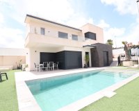 Comprar casa Villa de 3 dormitorios en San Miguel de Salinas al lado del mar. ID 6226