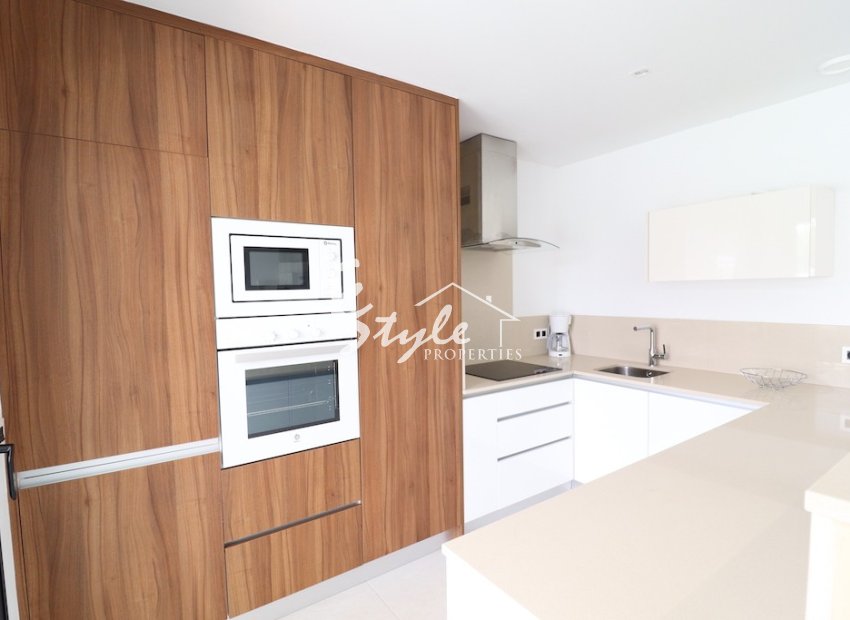 Comprar casa Villa de 3 dormitorios en San Miguel de Salinas al lado del mar. ID 6226