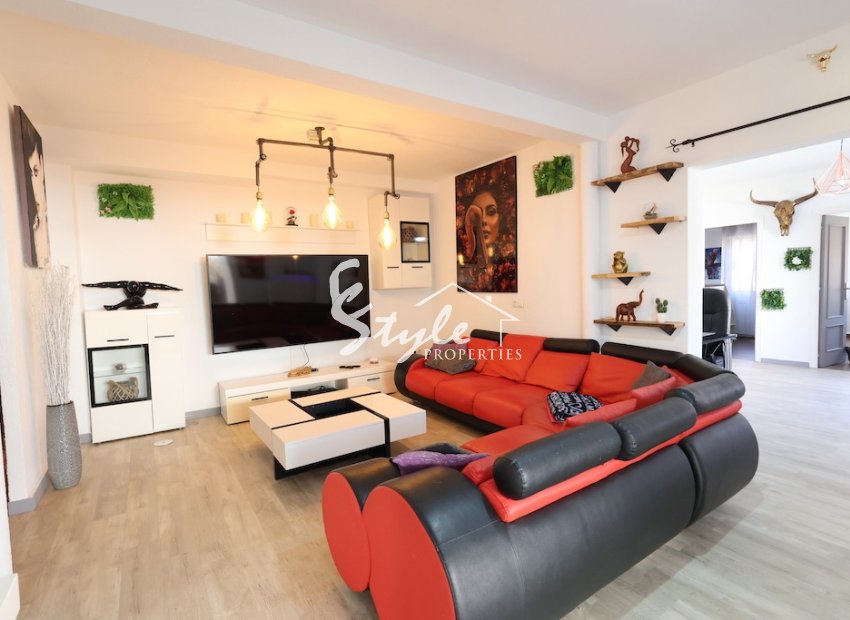 Comprar Chalet con piscina en Cabo Roig, Orihuela Costa cerca del mar. ID 6268