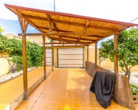 Comprar chalet independiente con piscinas y zonas ajardinadas en Villamartín cerca de campos de golf. ID 6153