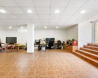 Comprar chalet independiente con piscinas y zonas ajardinadas en Villamartín cerca de campos de golf. ID 6153