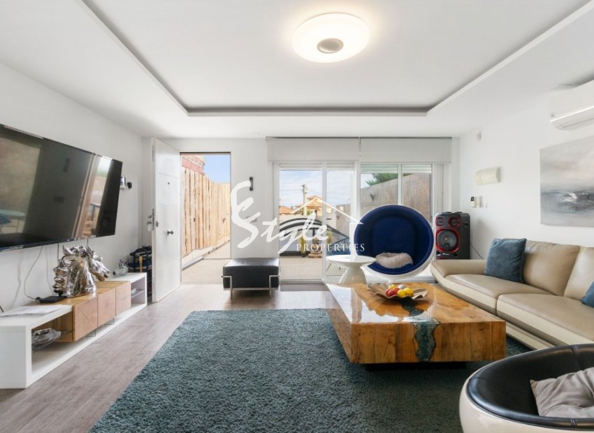 Comprar dúplex adosado con jardín y piscina en Los Balcones, Torrevieja. ID 6250