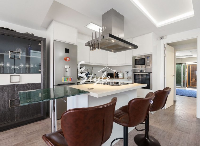 Comprar dúplex adosado con jardín y piscina en Los Balcones, Torrevieja. ID 6250