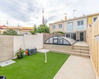 Comprar dúplex adosado con jardín y piscina en Los Balcones, Torrevieja. ID 6250