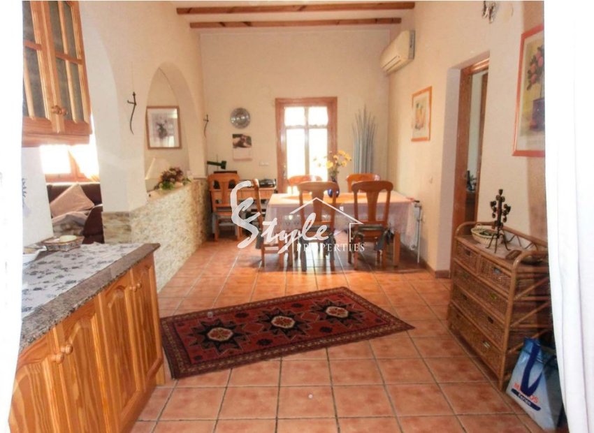 Comprar finca con una gran parcela en Daya Vieja, Costa Blanca. ID: 4060