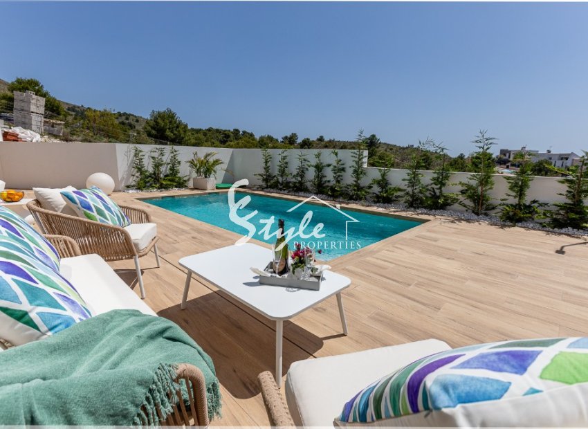 Comprar nueva villa con piscina privada y vistas, cerca del mar en Benidorm. ID: ON1375