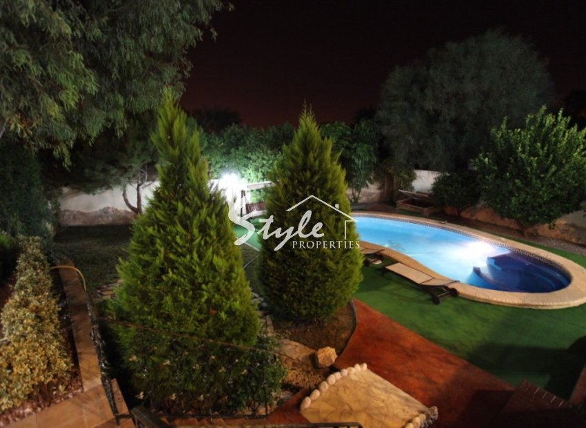 Comprar villa con parcela y piscina privada en Ciudad Quesada cerca del mar. ID 4316 