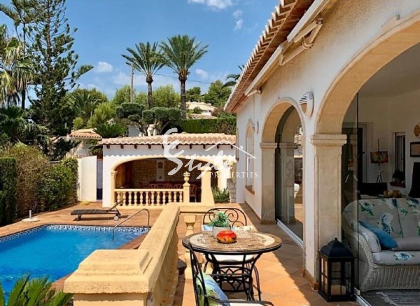 Comprar villa con piscina en Jávea, cerca del mar y las playas de Costa Blanca. ID: 4295
