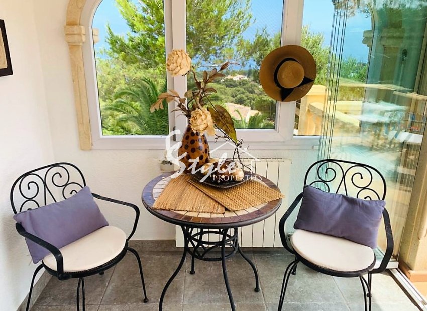 Comprar villa con piscina en Jávea, cerca del mar y las playas de Costa Blanca. ID: 4295