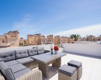 Comprar villa con piscina en Lomas de Cabo Roig, Orihuela Costa cerca del mar. ID 6307