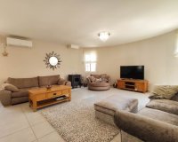 Comprar villa con piscina en Playa Flamenca, cerca del mar y las playas de Orihuela Costa. ID: 4564