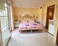 Comprar villa con piscina en Playa Flamenca, cerca del mar y las playas de Orihuela Costa. ID: 6086