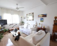 Comprar villa con piscina en Playa Flamenca, cerca del mar y las playas de Orihuela Costa. ID: 6283