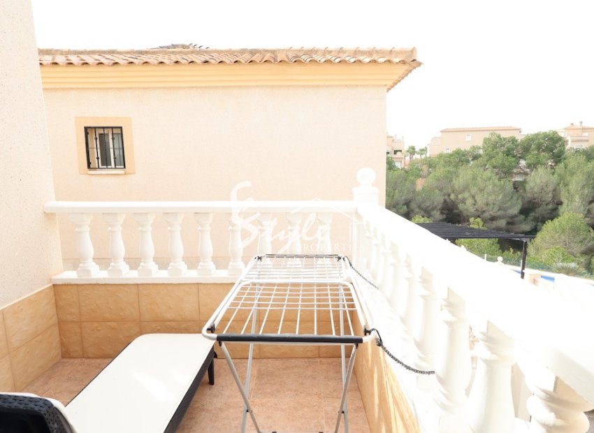 Comprar villa con piscina en Playa Flamenca, cerca del mar y las playas de Orihuela Costa. ID: 6283