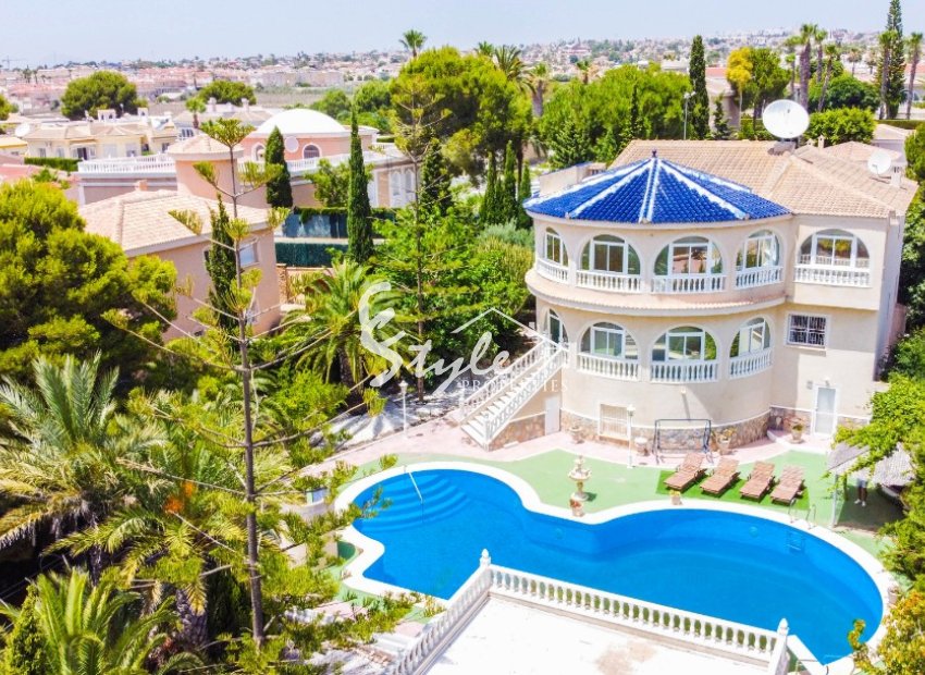 Comprar villa de lujo en Ciudad Quesada cerca del mar. ID 4513