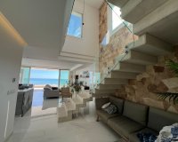 Comprar Villa en 1ª línea de la playa con acceso privado al mar en La Mata Playa. ID 6256