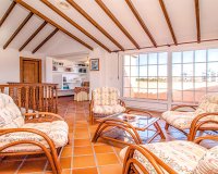 Comprar villa en Mil Palmeras al lado del mar. ID 4449