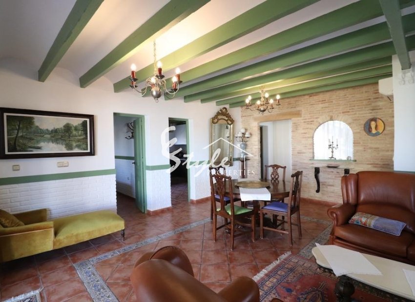 Comprar villa independiente cerca del campo de golf en Los Dolses, Villamartin. ID: 6267