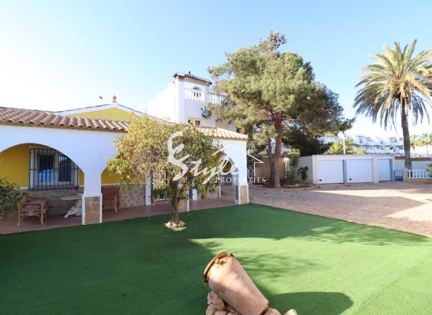 Comprar villa independiente cerca del campo de golf en Los Dolses, Villamartin. ID: 6267