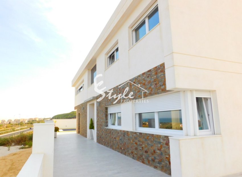 Comprar villa muy cerca de la playa con vistas al mar en Guardamar del Segura, Costa Blanca. ID 4114