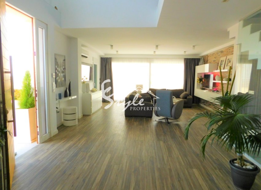 Comprar villa muy cerca de la playa con vistas al mar en Guardamar del Segura, Costa Blanca. ID 4114