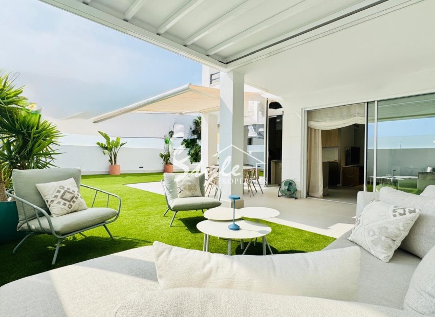 Corner Townhouse in La Veleta – Fully Renovated, 200m from the Sea (Torrevieja). ID2783