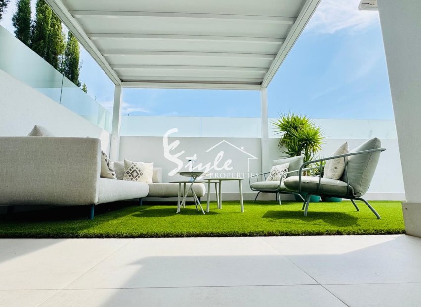 Corner Townhouse in La Veleta – Fully Renovated, 200m from the Sea (Torrevieja). ID2783