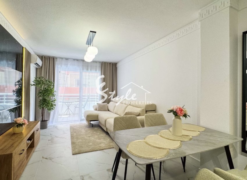 de vende piso de 4 habitaciones en Playa Los Locos, Torrevieja, Costa Blanca. ID1943