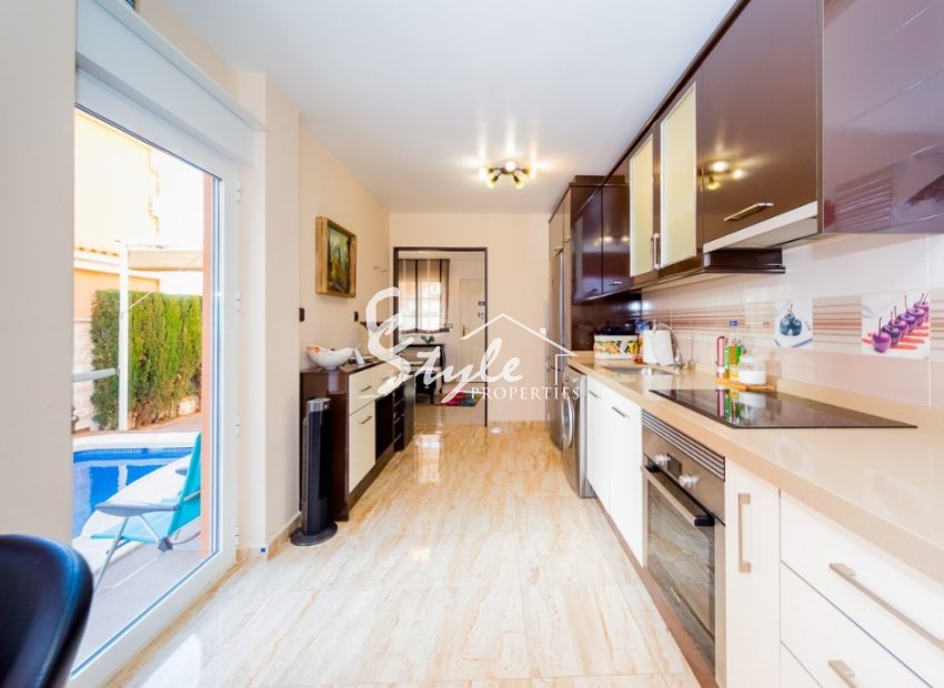 Detached villa close to the beach with private swimming pool in Playa Flamenca, Orihuela Costa, Costa Blanca, Spain