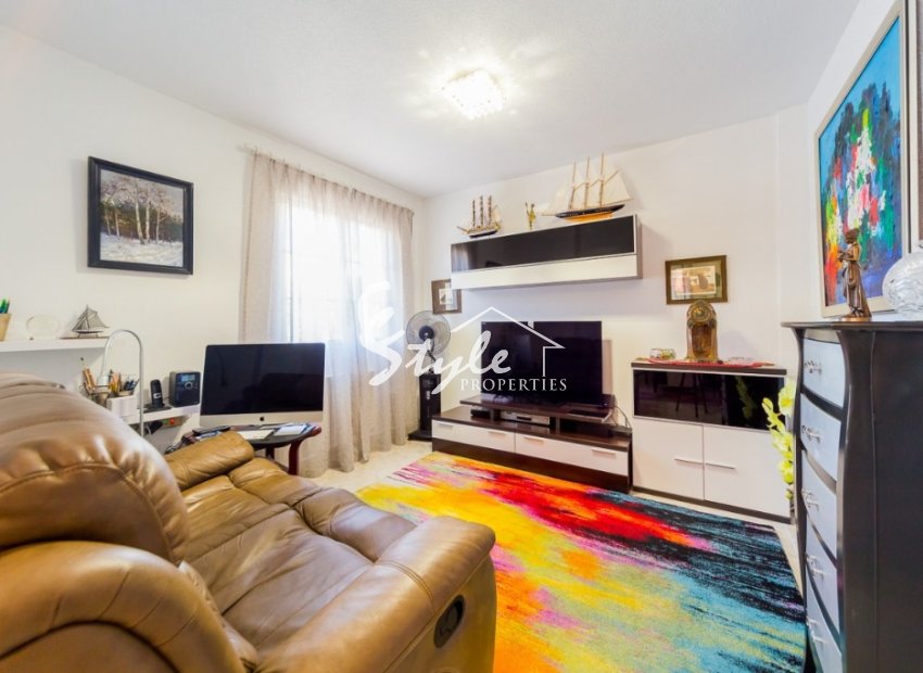 Detached villa close to the beach with private swimming pool in Playa Flamenca, Orihuela Costa, Costa Blanca, Spain